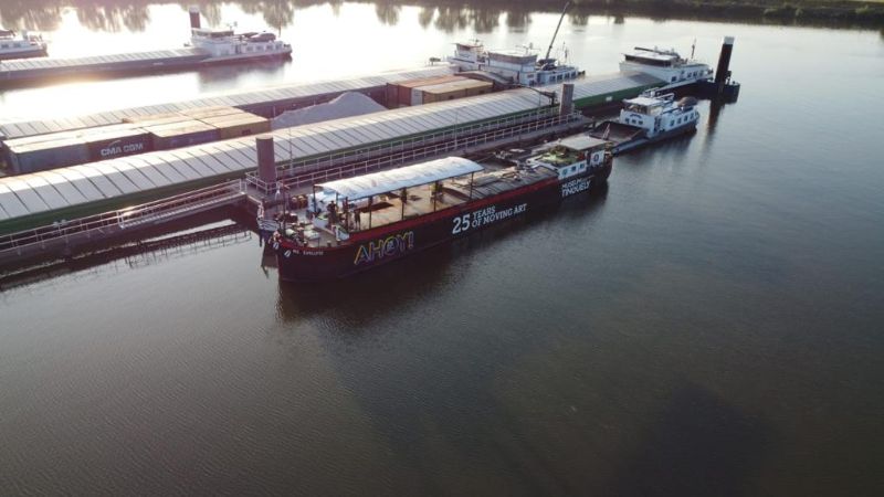 MS Evolutie im Liegehafen Haaften, Holland